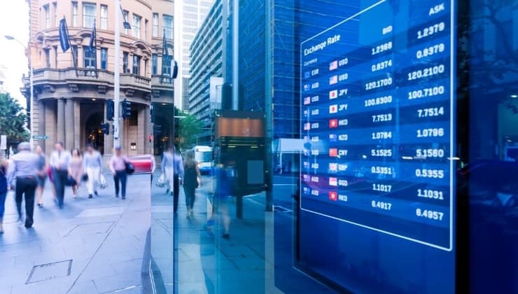 bank-exchange-rate-display-picture-id475542946.jpg